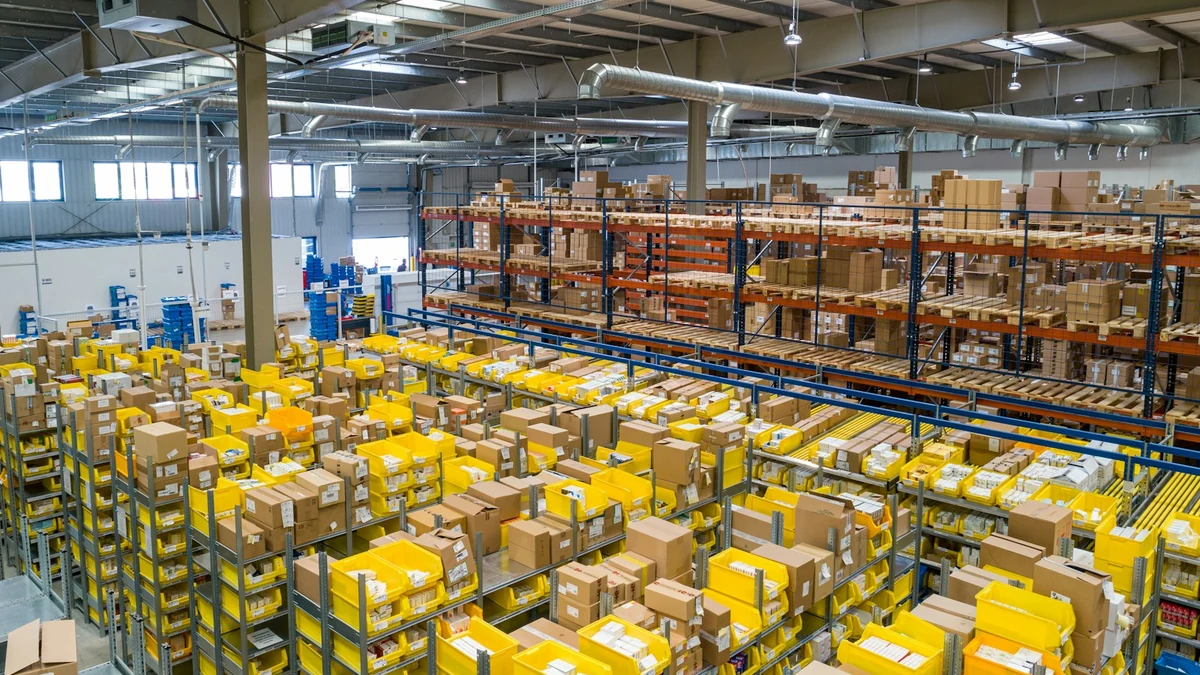 Modern B2B ecommerce and commercial distribution logistics operations